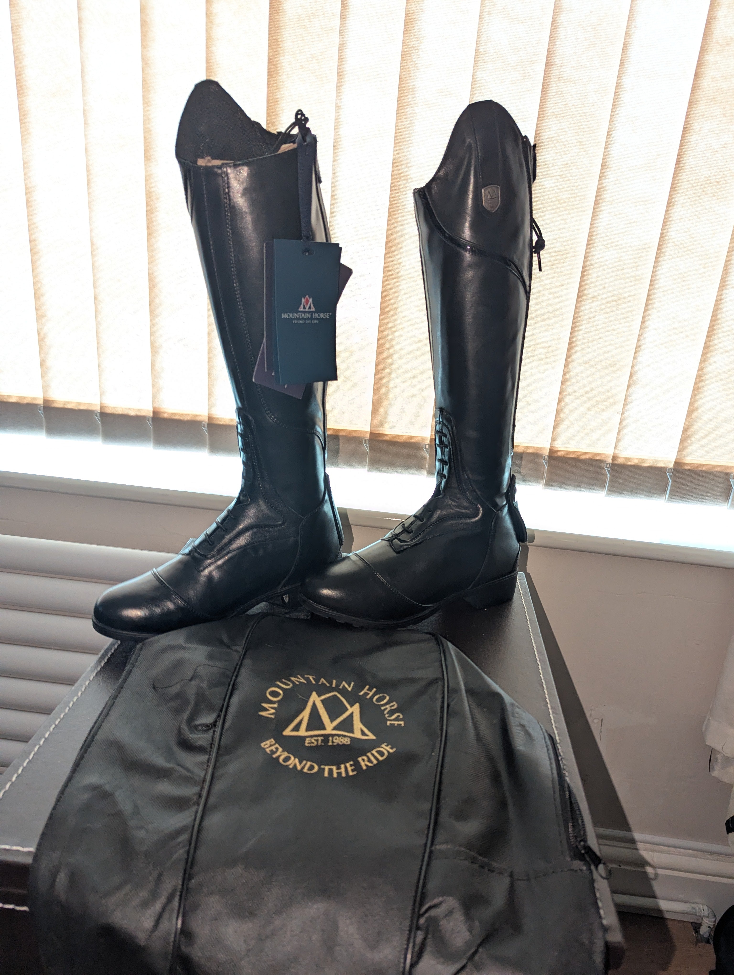 Mountain Horse Sovereign Young Rider Regular