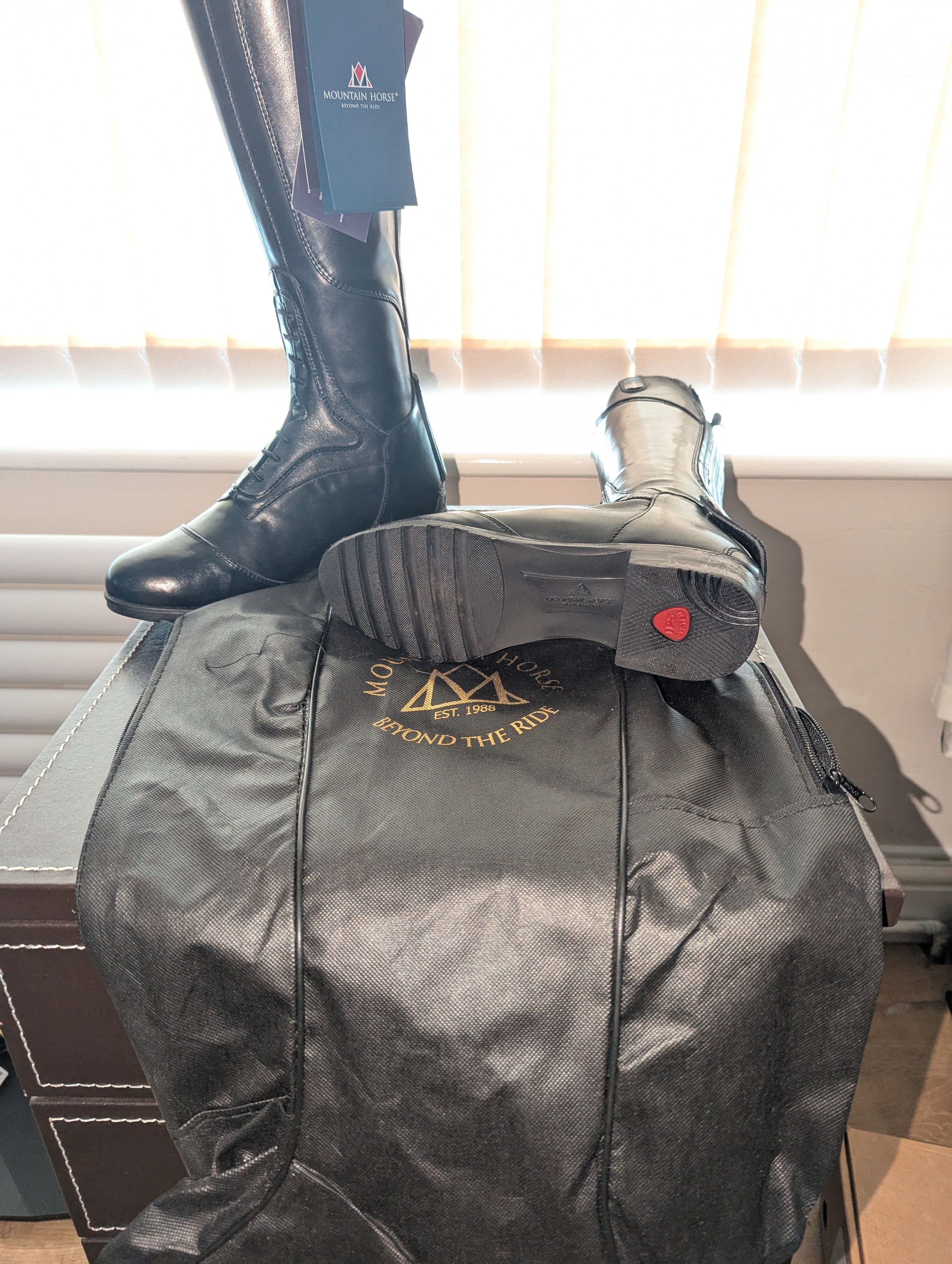 Mountain Horse Sovereign High Rider