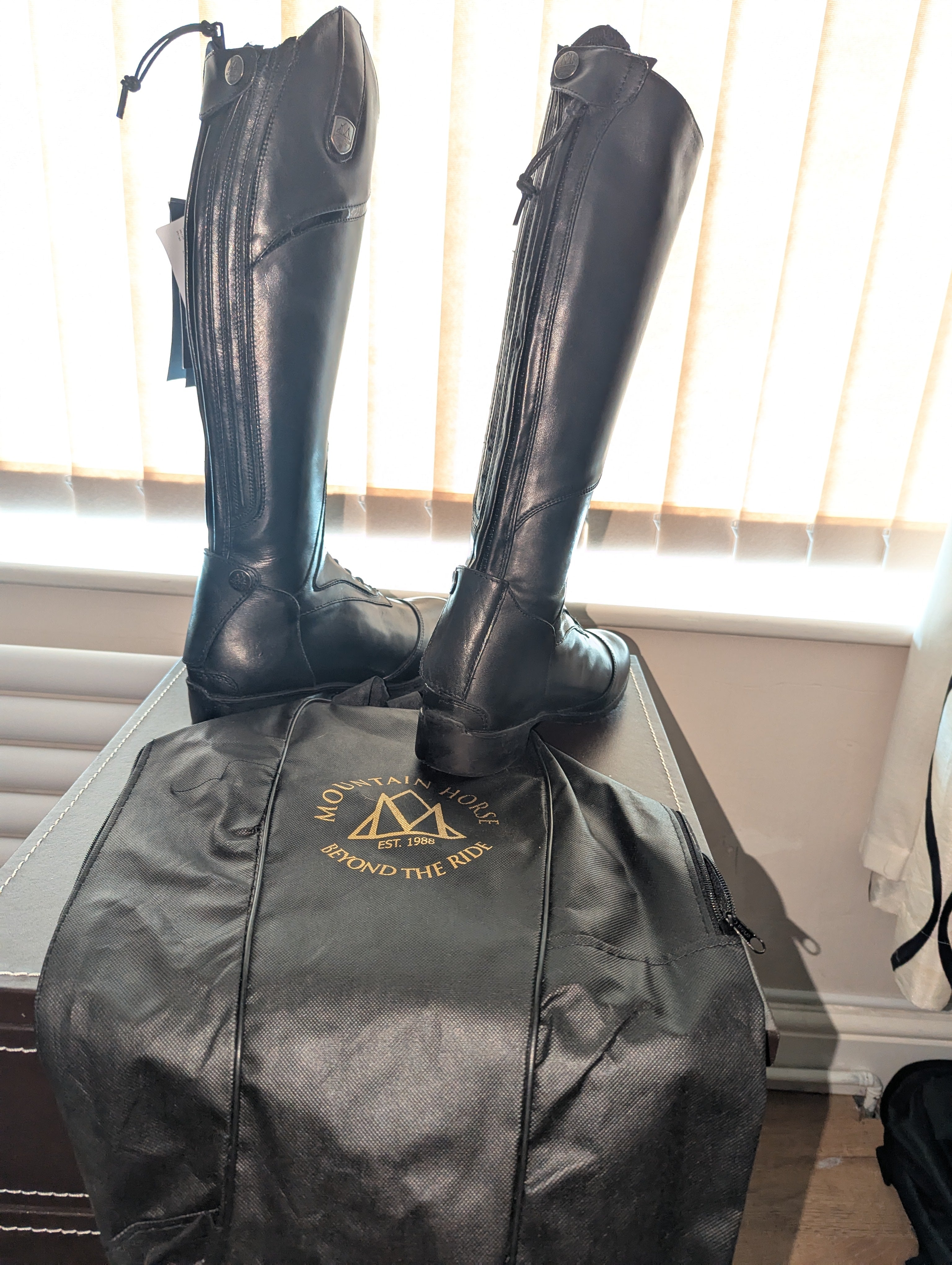 Mountain Horse Sovereign Young Rider Regular